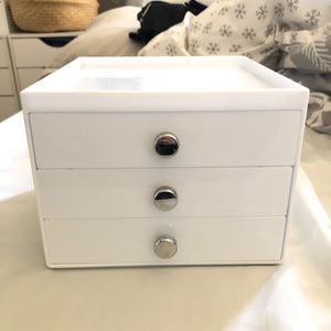 Storage box